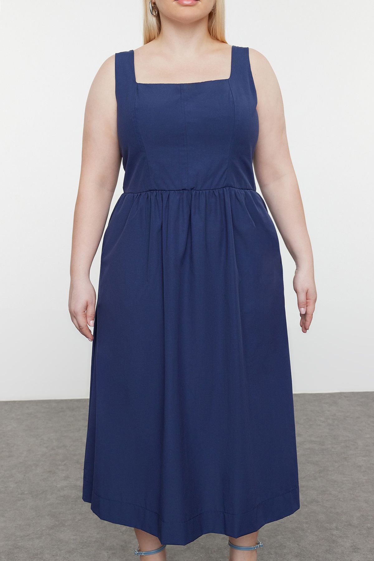 Trendyol Curve-Elastické šaty Indigo Midi – čtvercový límec a pas s gumou TBBSS24AH00208 3