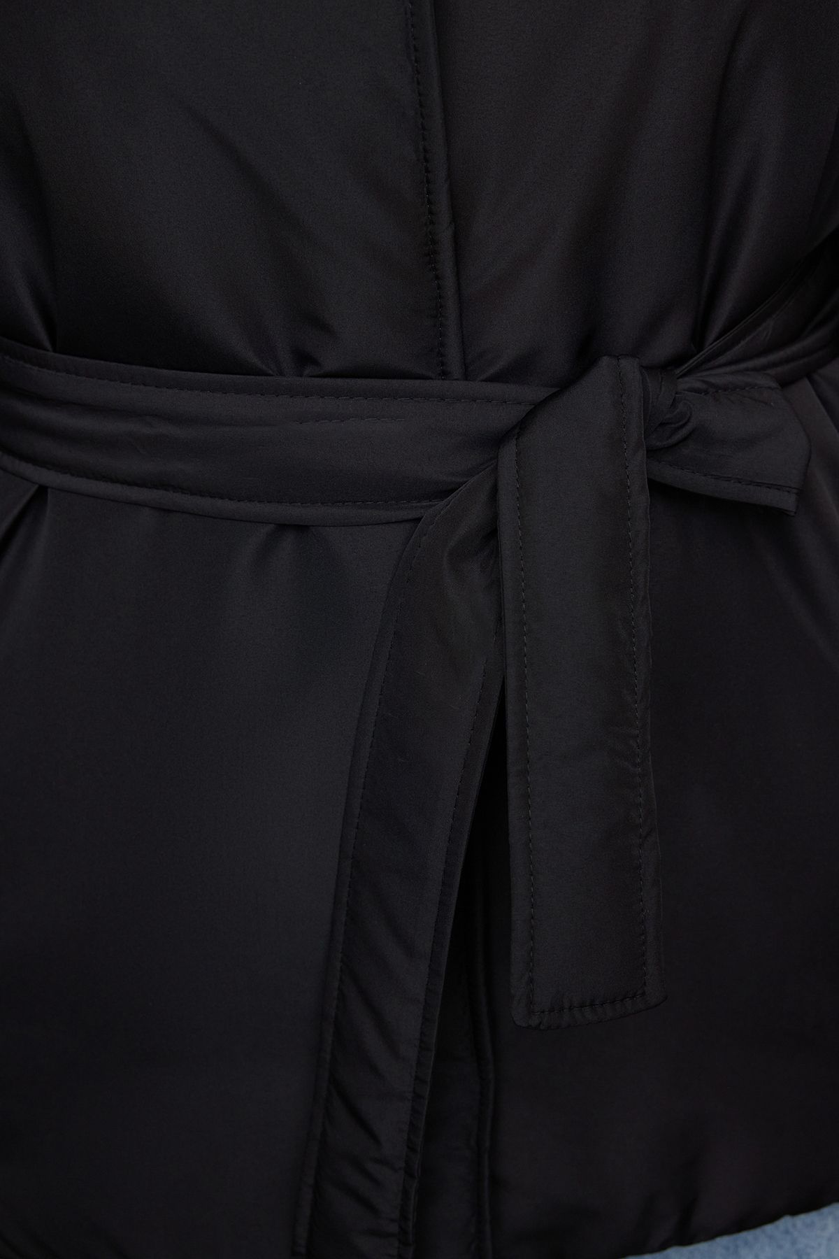 Trendyol Curve-سترة سوداء عادية مع ياقة واسعة وتفاصيل ربطة عنق - TBBAW25AW00006 5