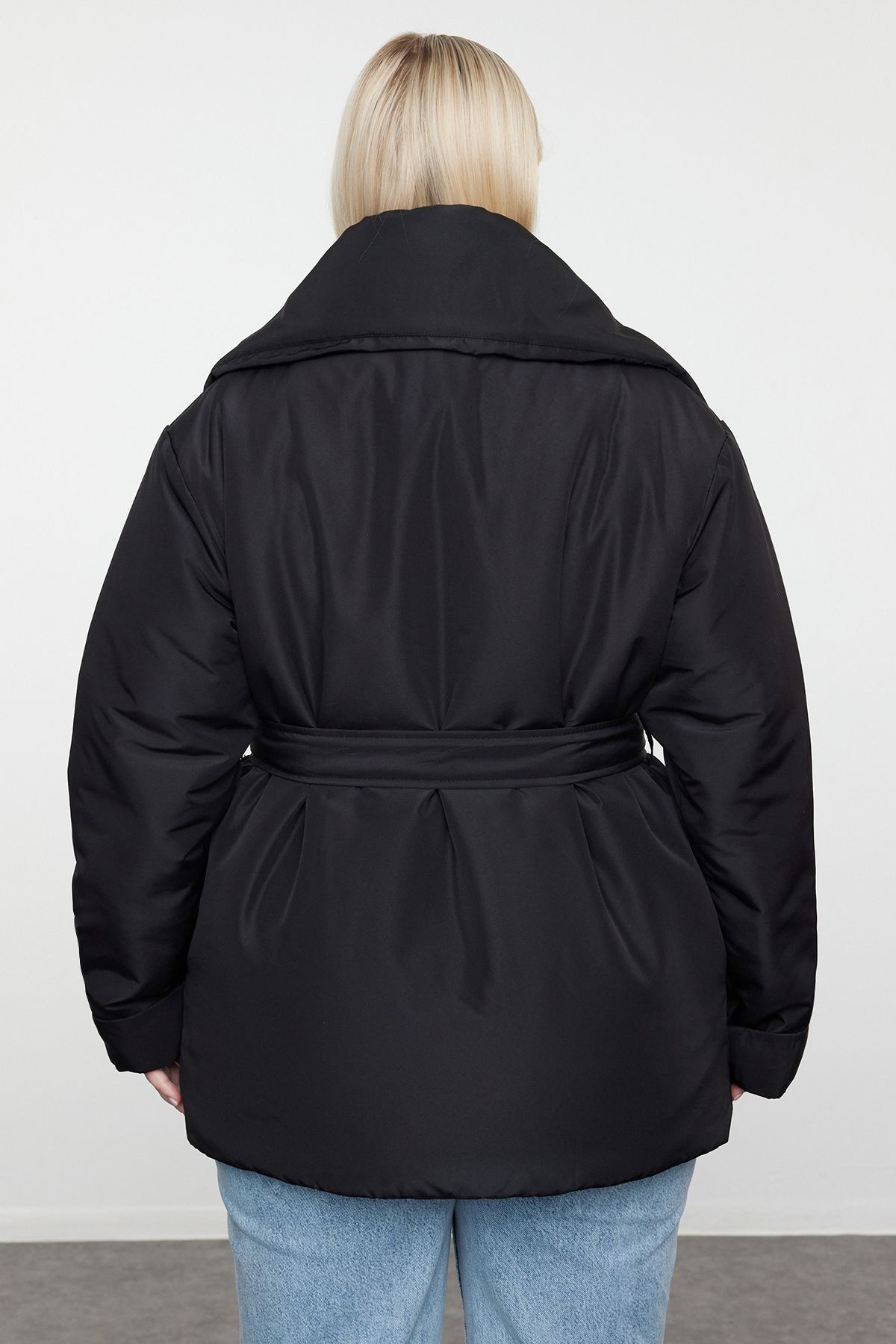 Trendyol Curve-سترة سوداء عادية مع ياقة واسعة وتفاصيل ربطة عنق - TBBAW25AW00006 6