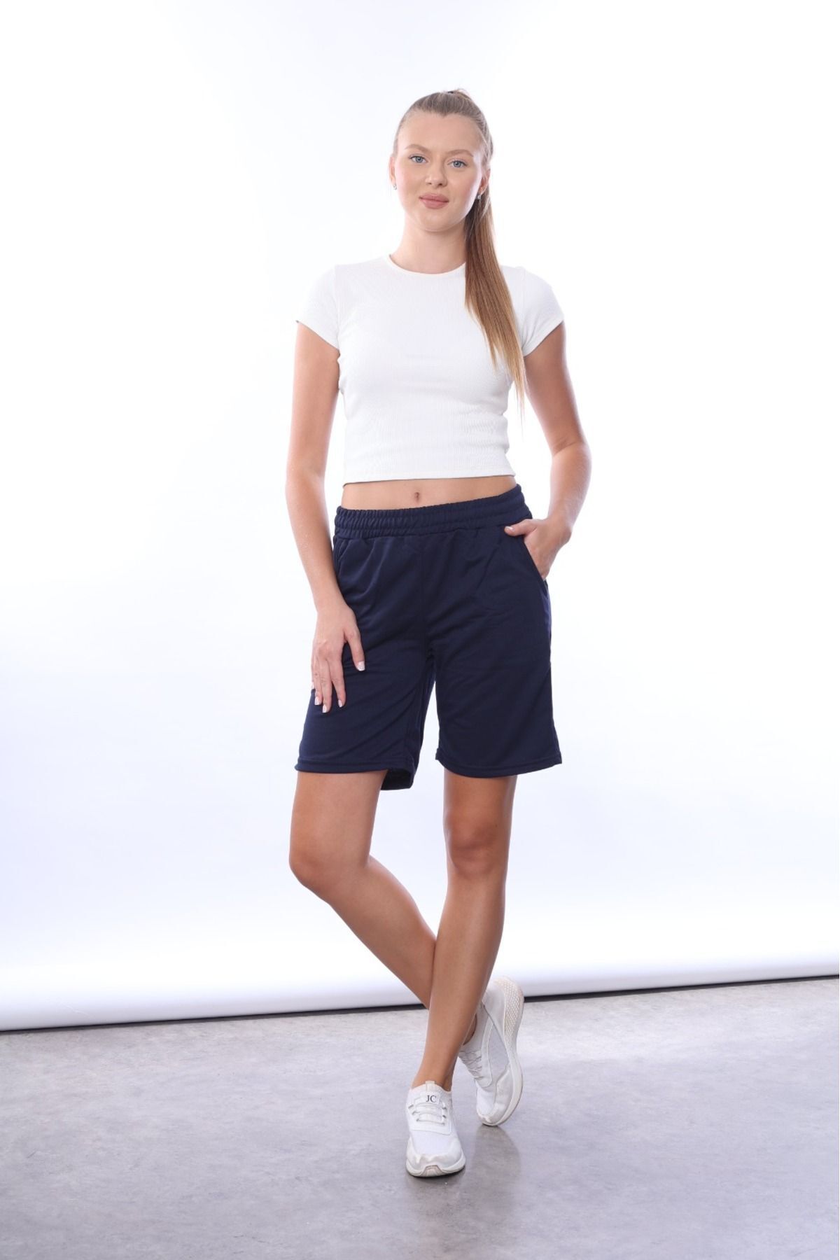 Tight Lady-women's Navy Blue 2 thread pocket shorts 4