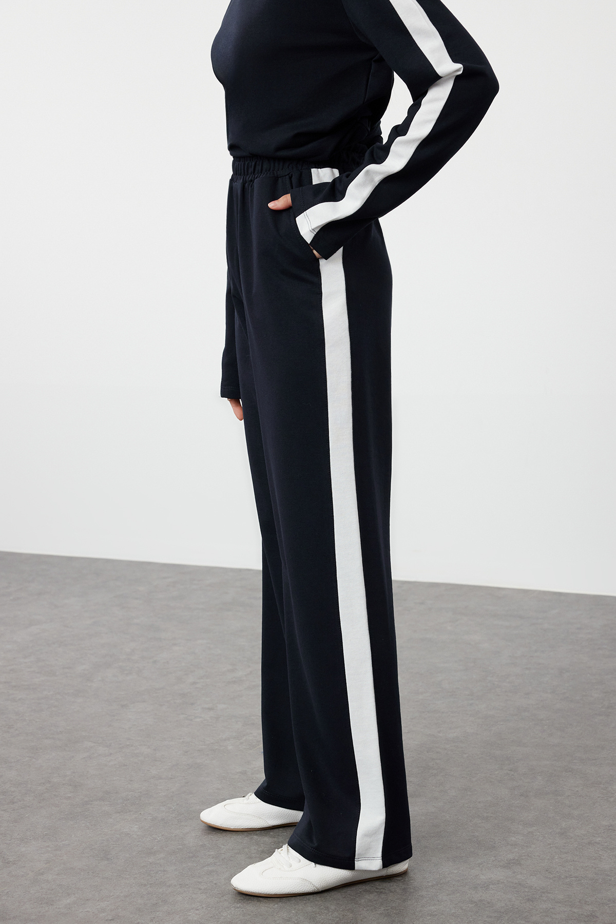 Trendyol Modest-Black Knitted Tracksuit Set with Side Slits - TCTSS22EN0007 with Stripe Detail 4