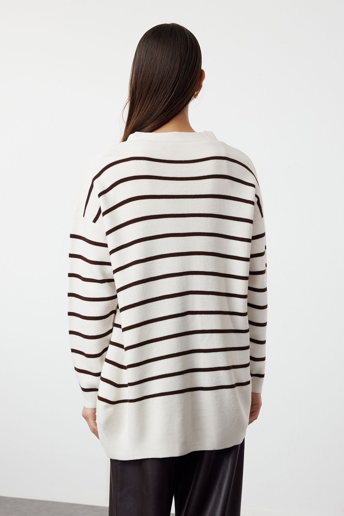 Trendyol Modest-Πέτρινη ριγέ καφέ πλεκτή ζακέτα - TCTAW24TH00012 5