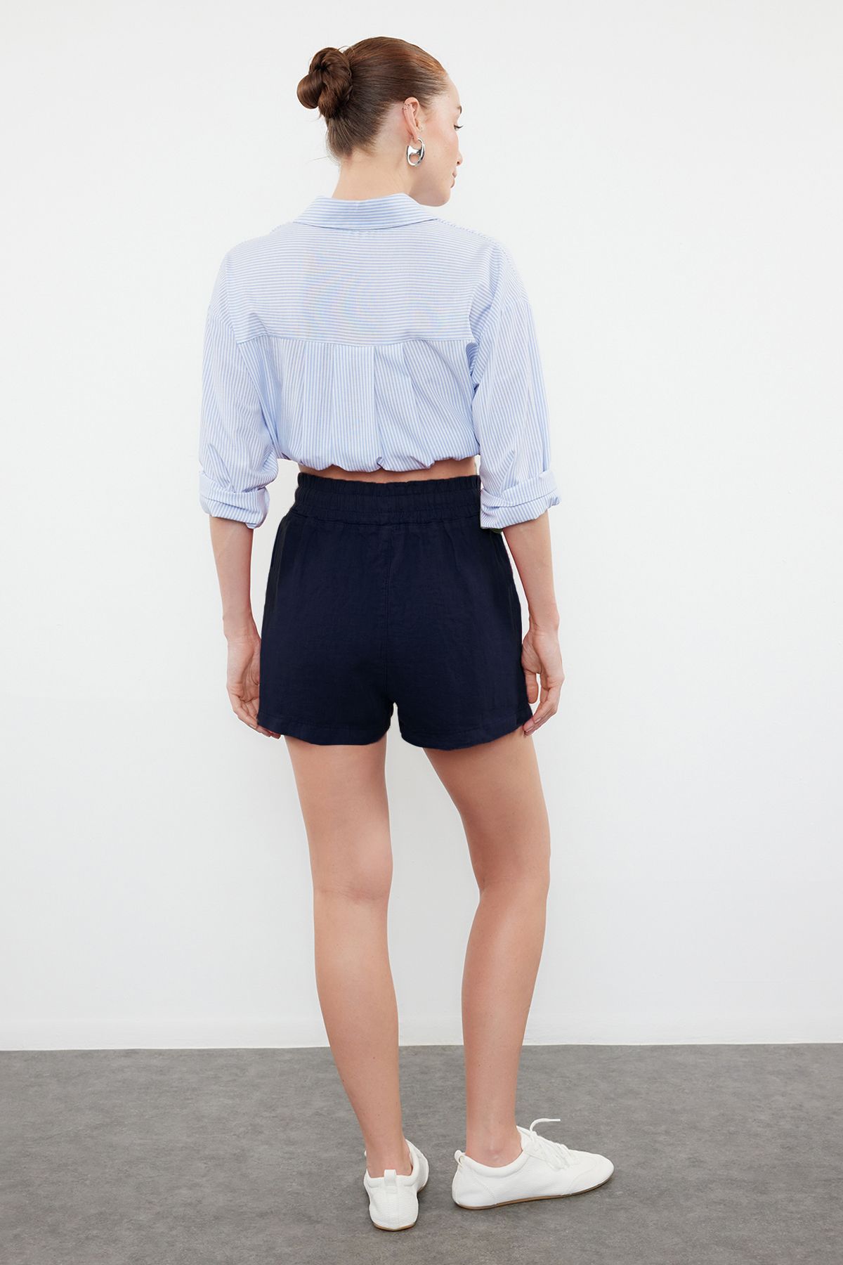 Trendyol Collection-Pantaloni scurți de in albastru bleumarin cu talie înaltă - elastic, 100% in TWOSS23SR00319 9