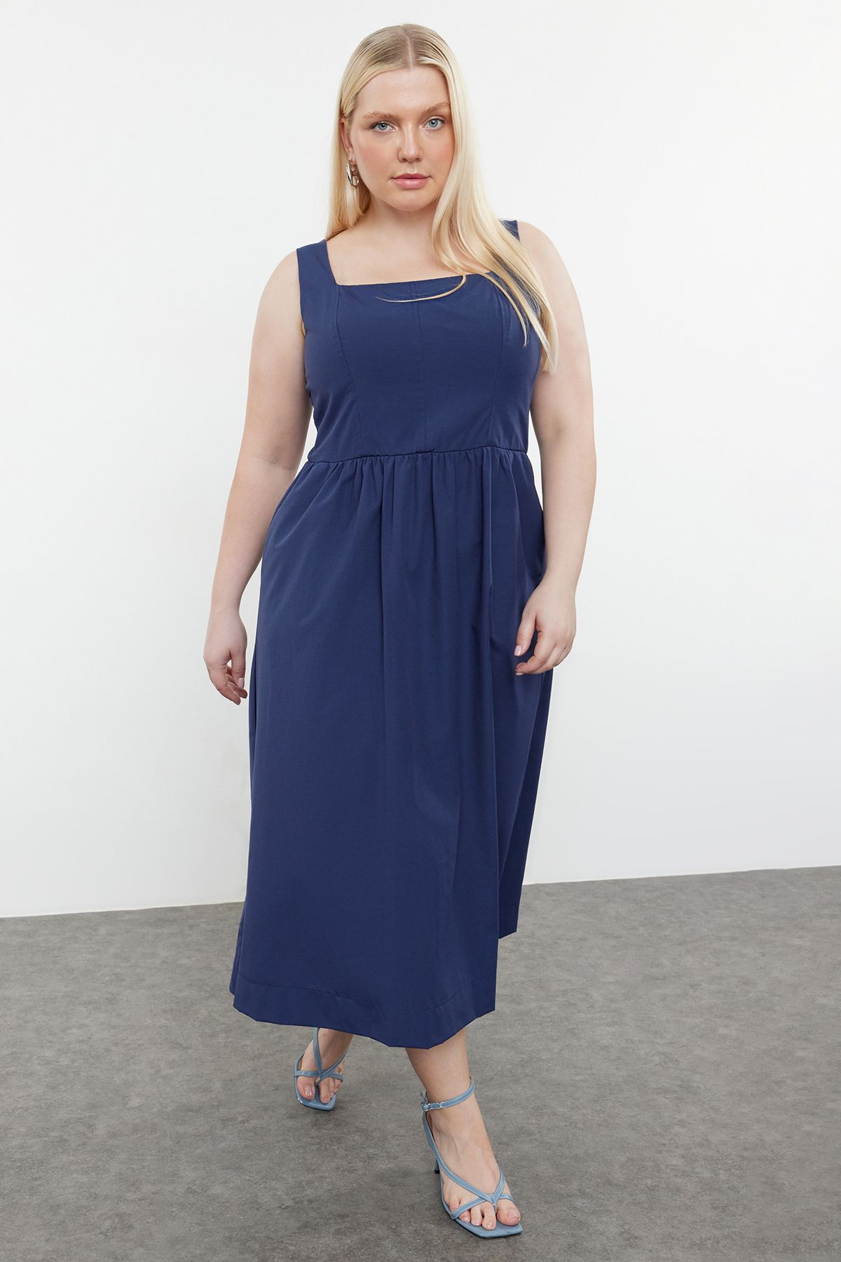 Trendyol Curve-Elastické šaty Indigo Midi – čtvercový límec a pas s gumou TBBSS24AH00208 2