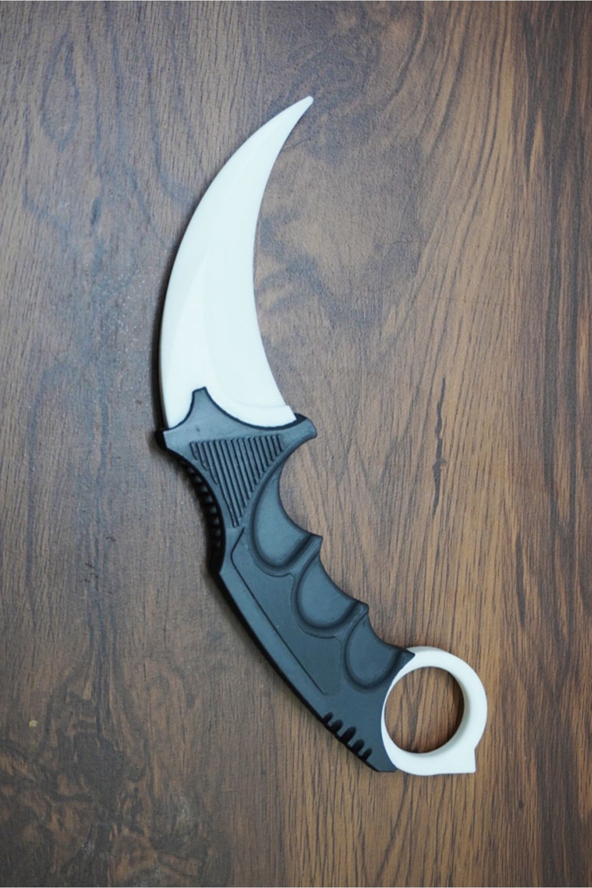 Emr Store Gerçekçi Görünümlü Plastik Karambit Bıçak   Oyun Temalı Aksesuar