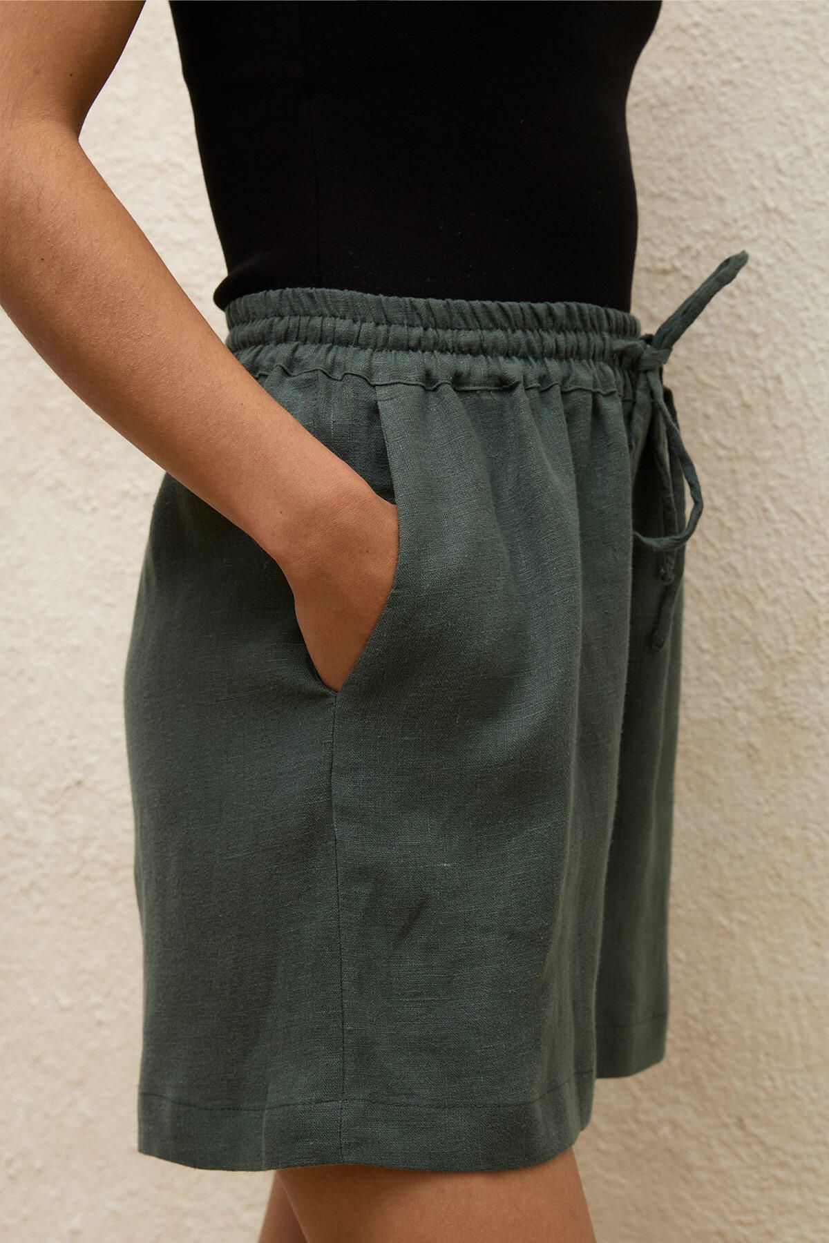 Manuka-Green Linen Comfortable Shorts 4