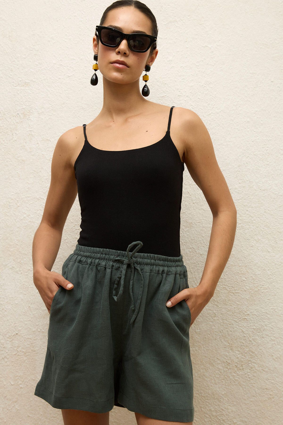 Manuka-Green Linen Comfortable Shorts 3