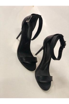 Kadın Siyah Topuklu Sandalet 10T-2