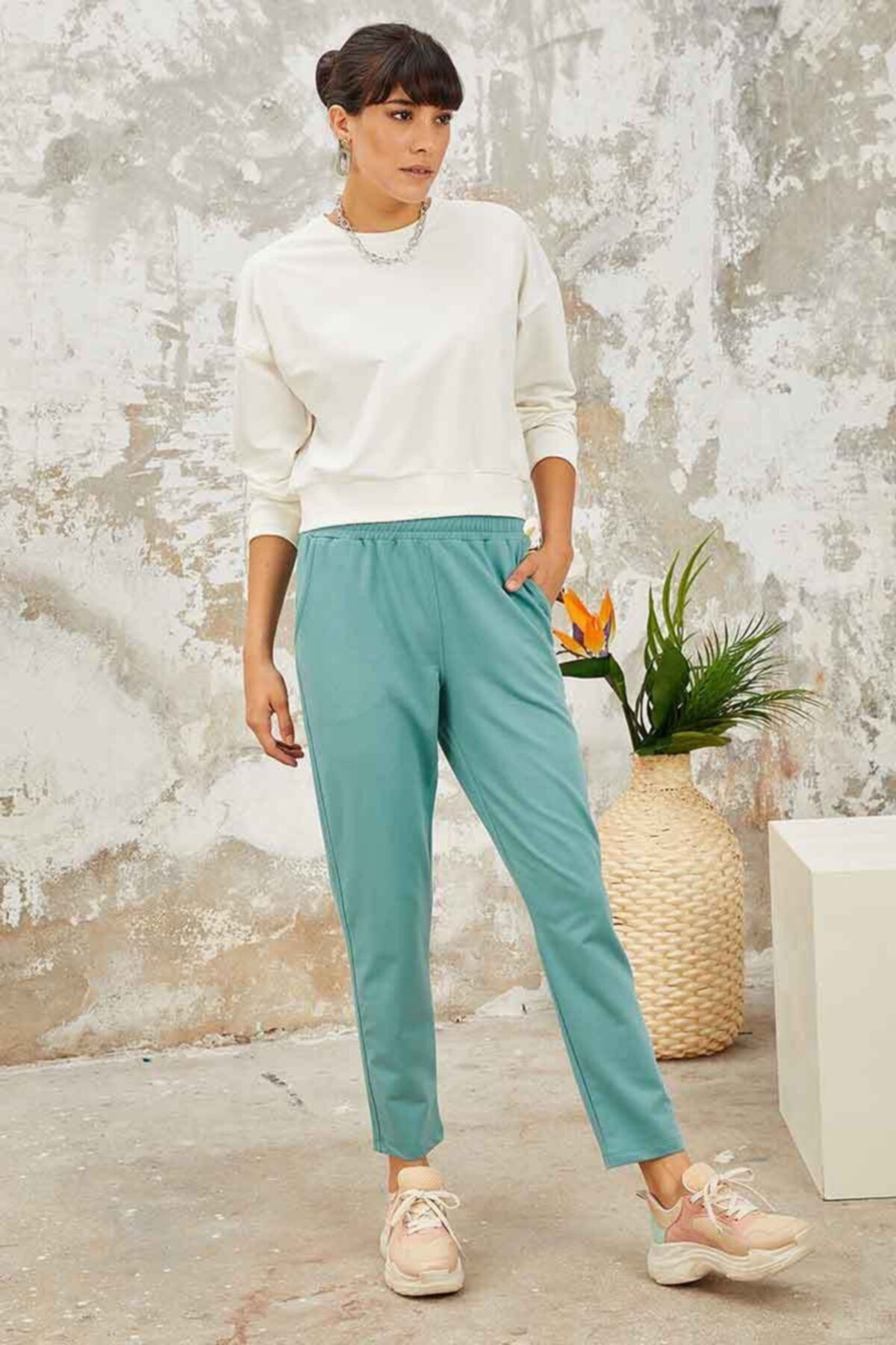 Tommy Life Women s Mint Green Short Tight Leg Classic Sweatpants