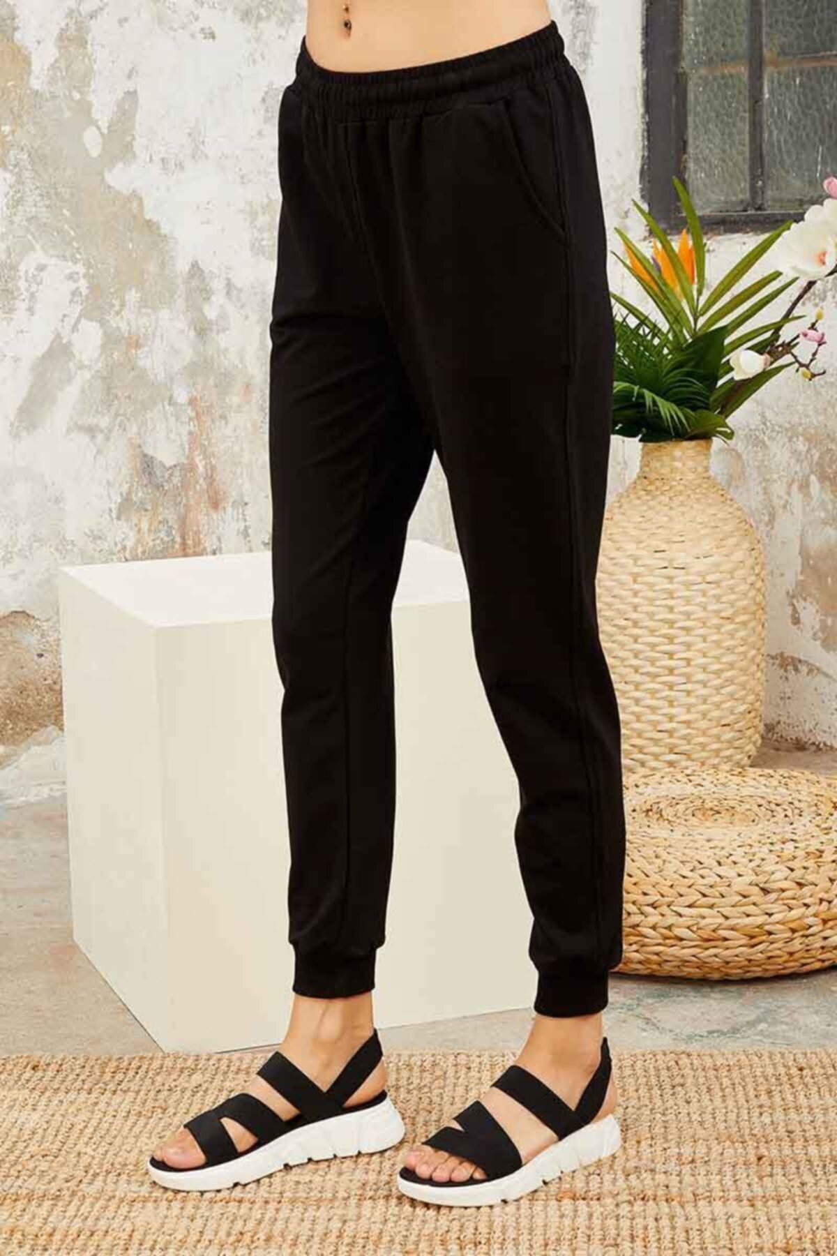 Black cuffed tracksuit best sale bottoms