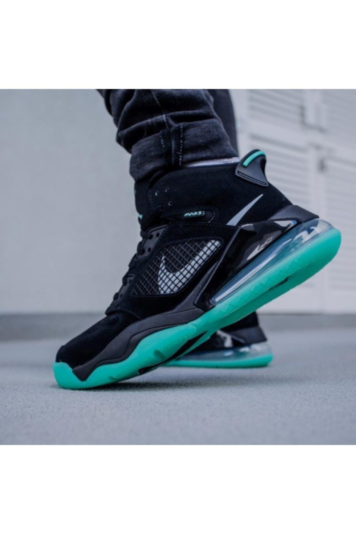 Jordan mars clearance 270 glow