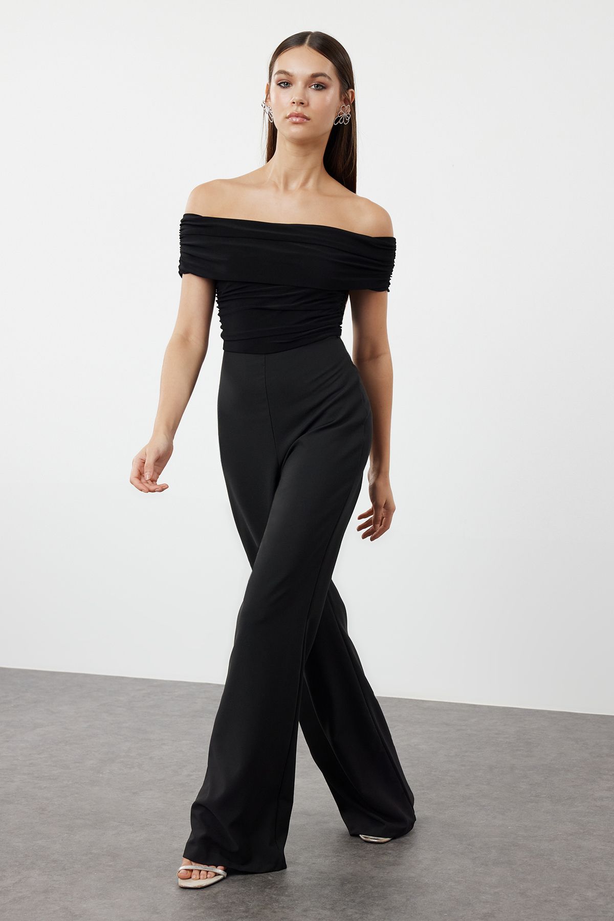 Trendyol Collection Czarny Dzianinowy Kombinezon Carmen Z Kołnierzykiem - Kobieta - 36