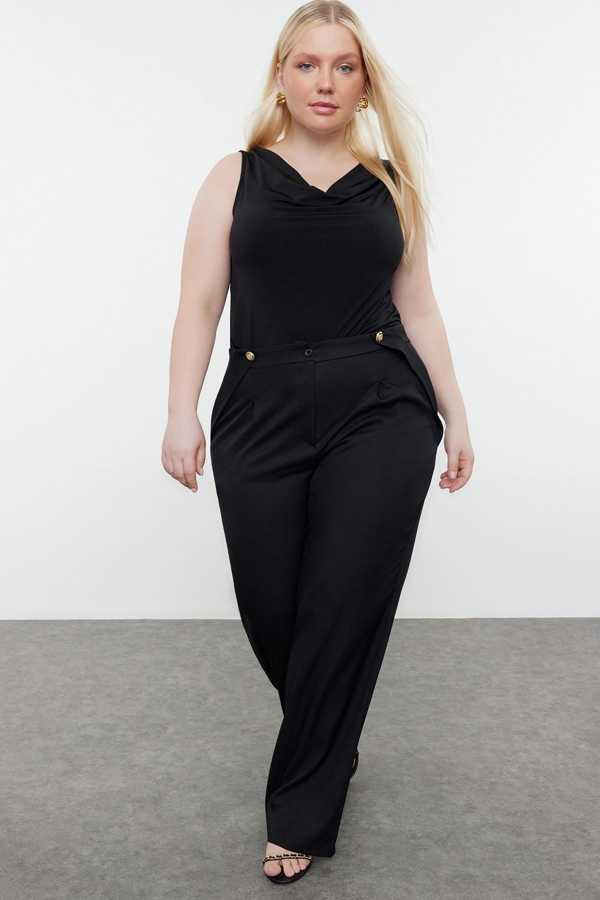 Trendyol Curve Pantaloni Negri Cu Nasturi Cu Picioare Late - Femeie - 48