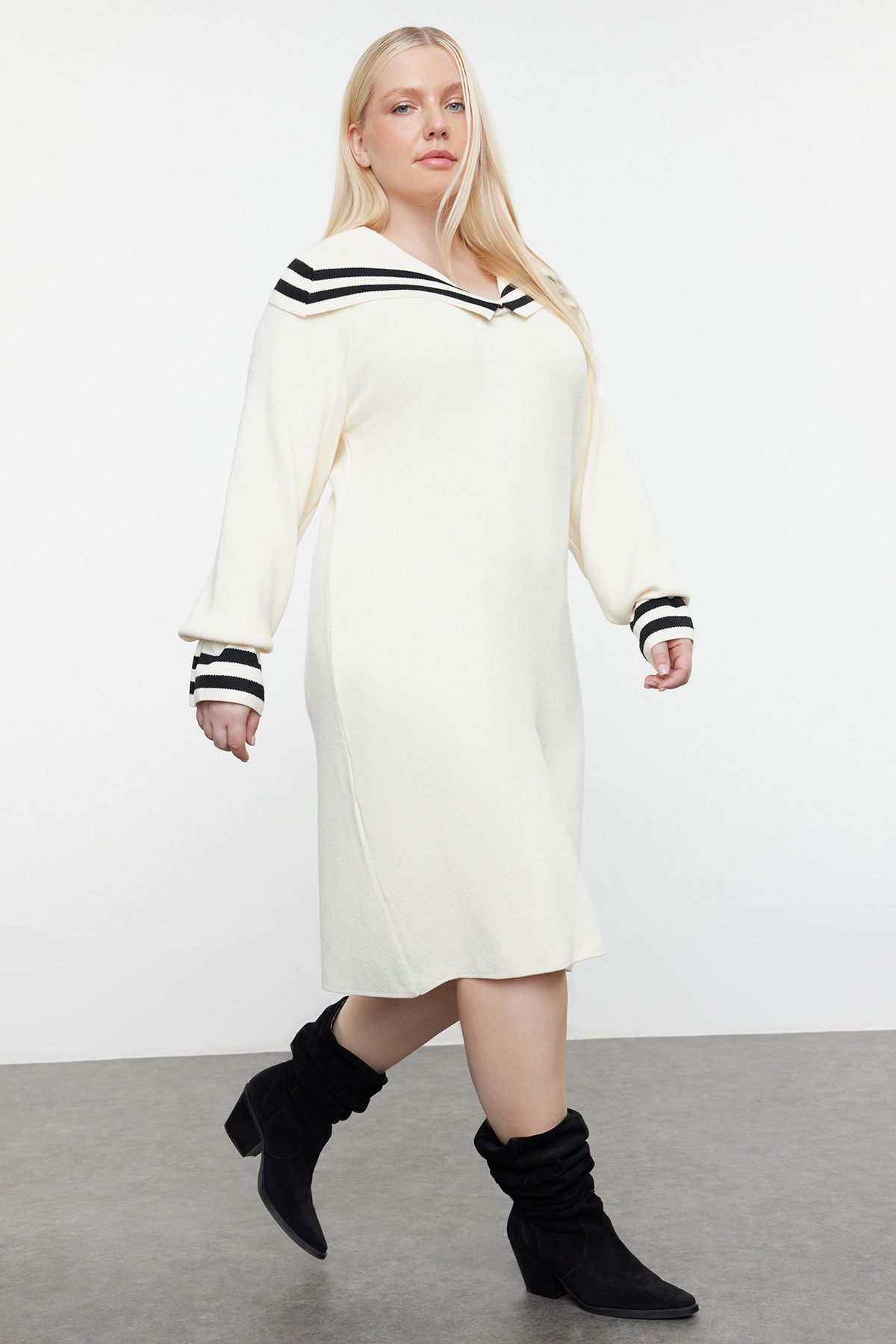 Trendyol Curve-Hochwertiger weicher Stoff - Cremefarbenes Strickkleid mit Matrosenkragen TBBAW25AH00006 2