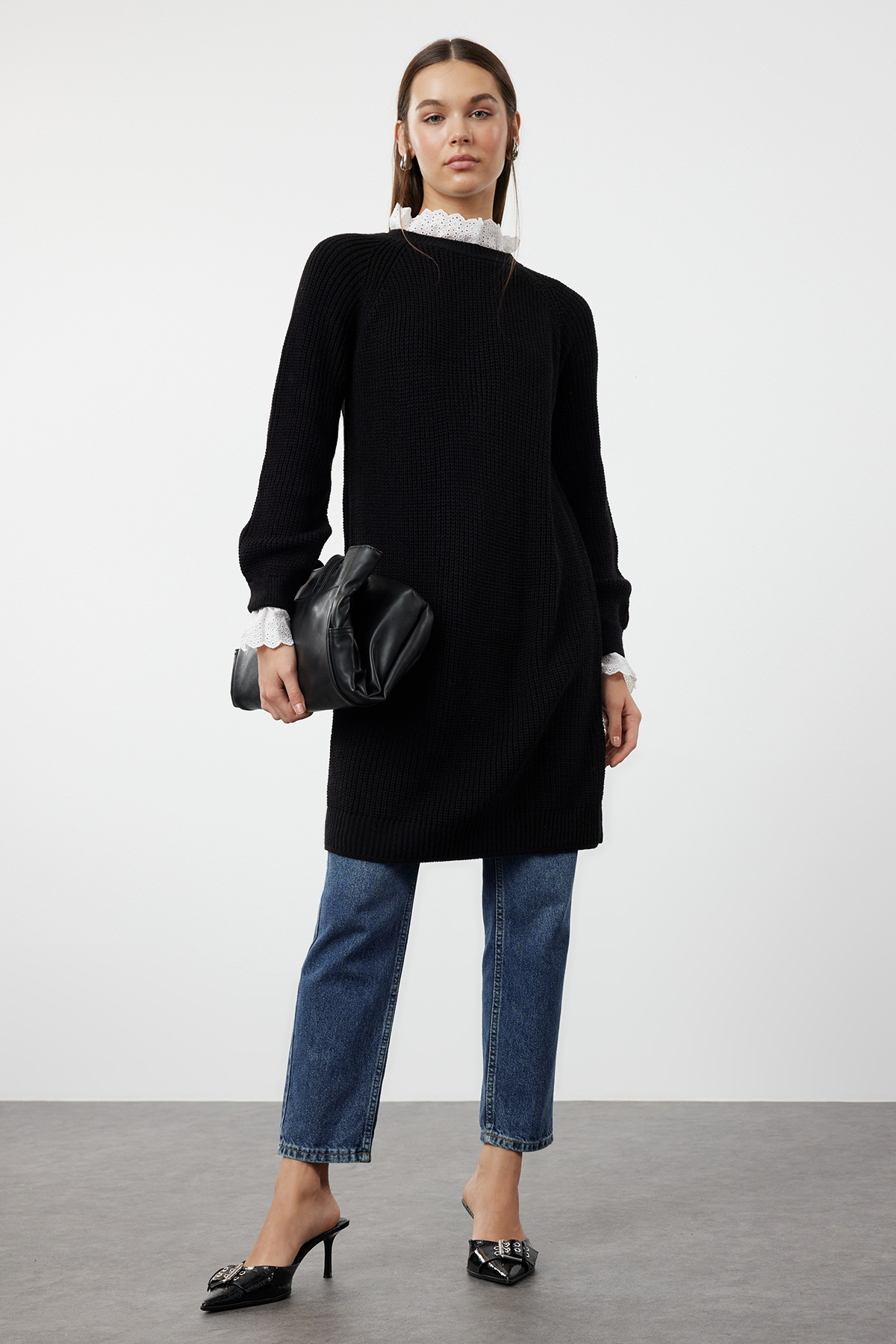 Trendyolmilla Modest Siyah Güpür Detaylı Selanik Triko Kazak TCTAW24AK00126