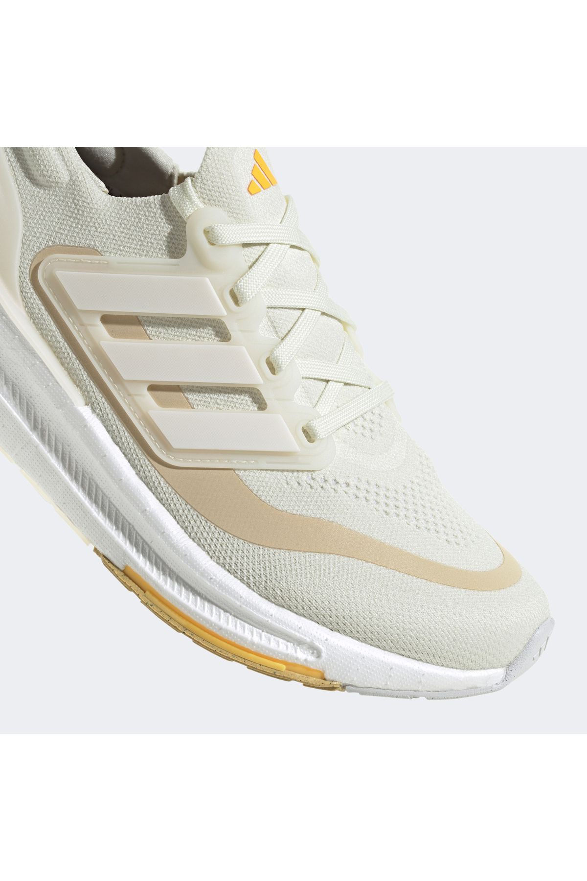 کفش دو و تمرین سفید زنانه های در حال رانینگ Ultraboost سبک adidas