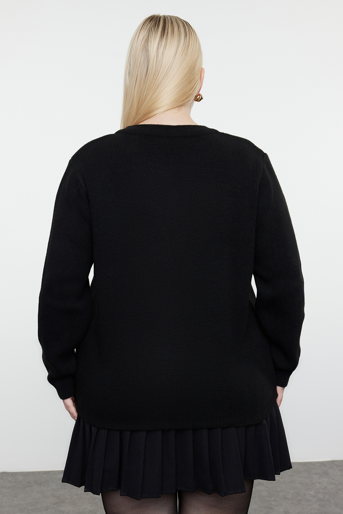 Trendyolmilla  Siyah Bisiklet Yaka Düğmeli Triko Hırka TBBAW25AV00013 - Görsel 5