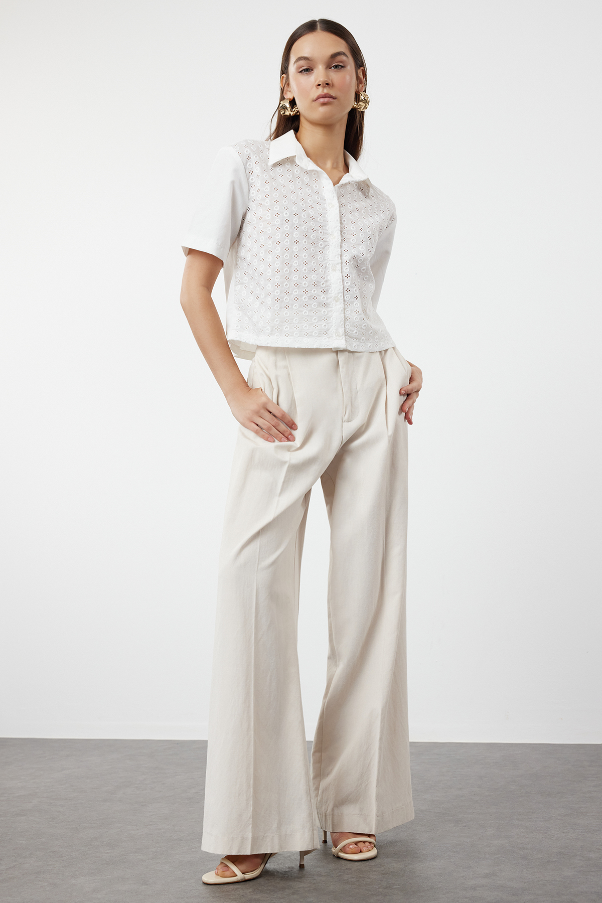 Trendyolmilla  Ekru Brodeli Crop Dokuma Gömlek TWOSS24GO00225 - Görsel 2