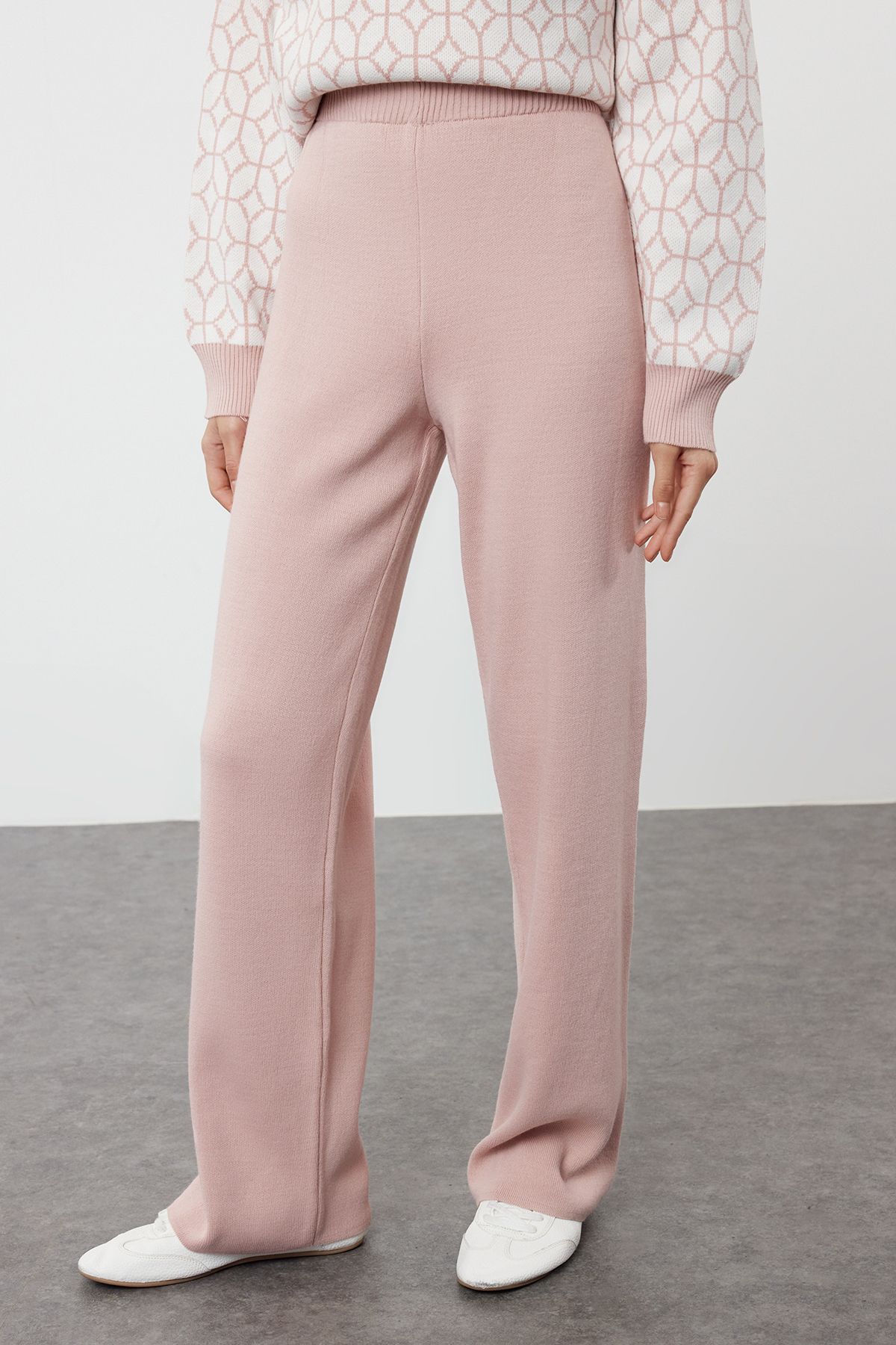Trendyol Modest-Zestaw swetrów i spodni z dzianiny w geometryczne wzory suszonej róży - TCTAW23US00006 4