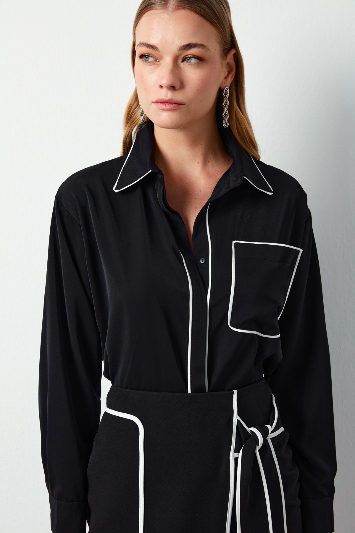 Sateen-Casual Shirt with Pocket Detail - Black 5