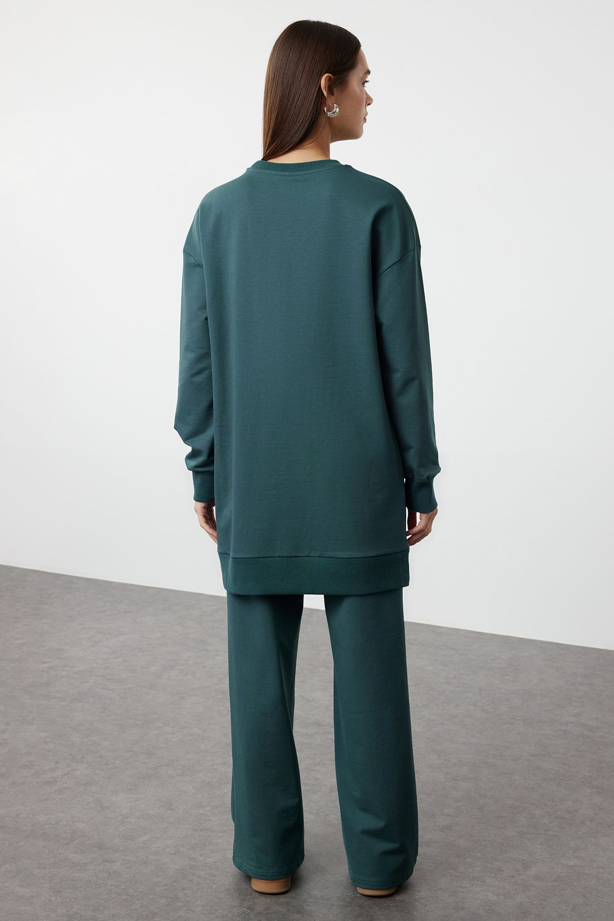 Trendyol Modest-Trainingsanzug-Set mit Rundhalsausschnitt und Ornament-Label in Petrolfarben - TCTAW22EN0060 5