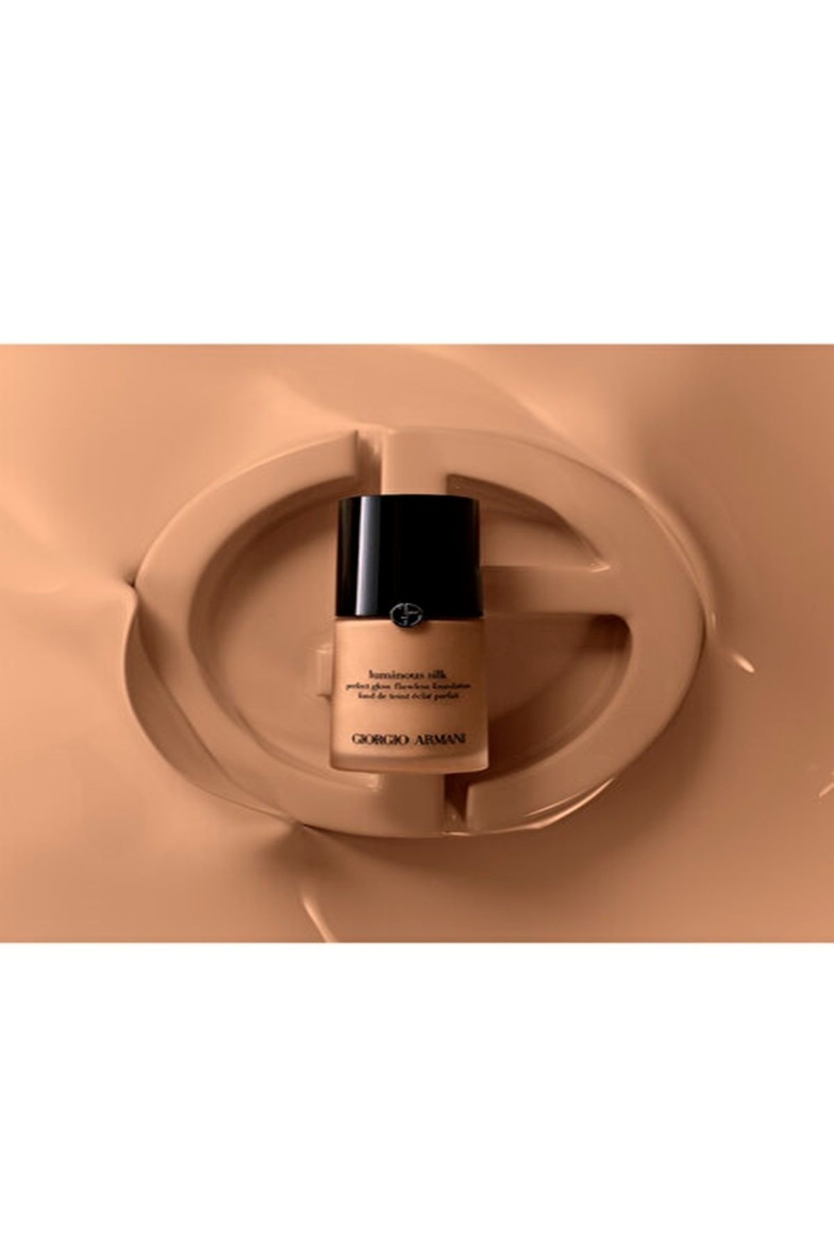 Giorgio Armani-Luminous Silk Foundation 5.9 - Comfortable and Stylish Design 5