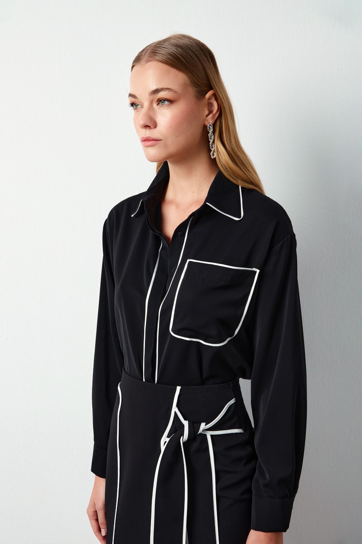 Sateen-Casual Shirt with Pocket Detail - Black 4
