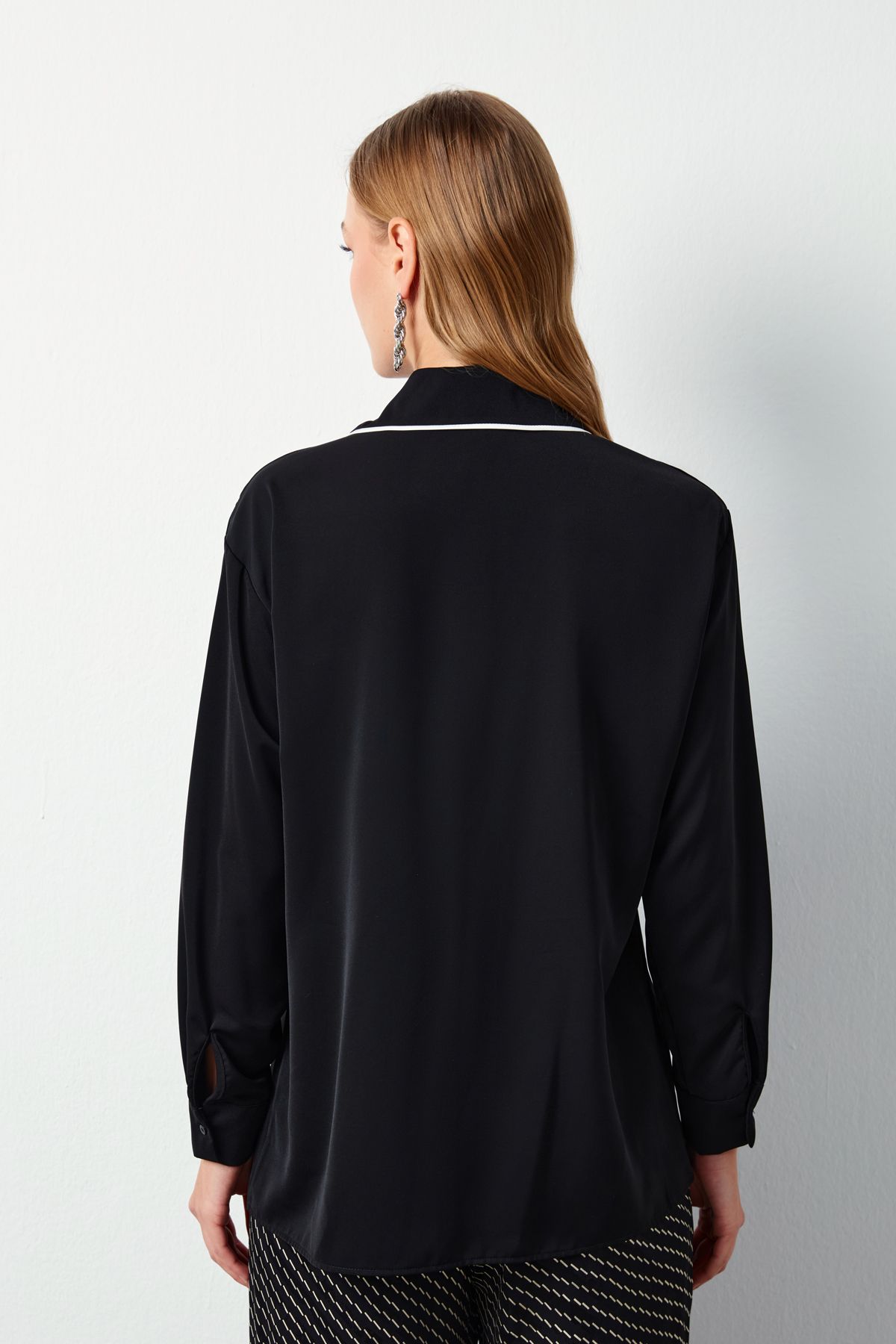 Sateen-Casual Shirt with Pocket Detail - Black 7
