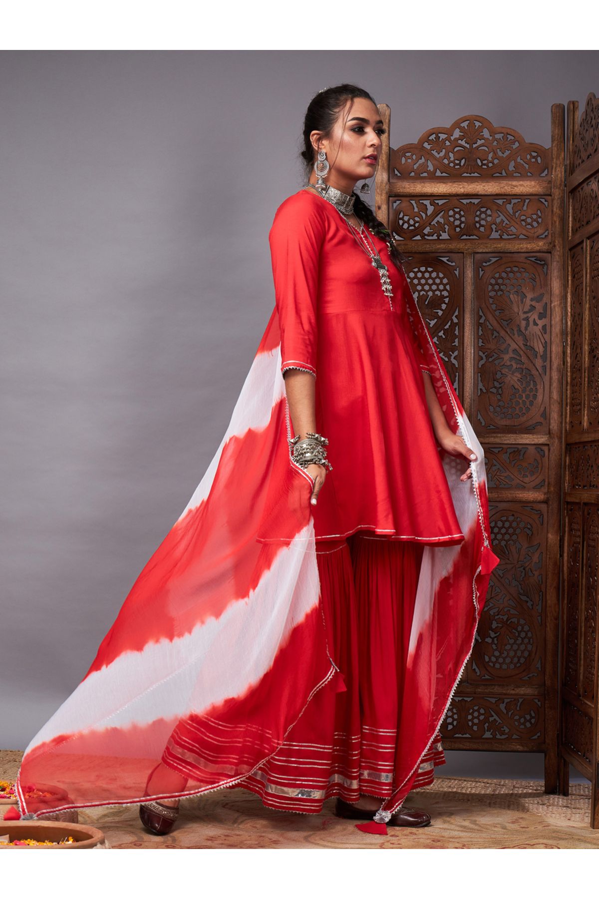 Sassafras By Styli-كورتي مزخرف بالدانتيل على شكل حرف A وبنطلون واسع مع مجموعة دوباتا 3