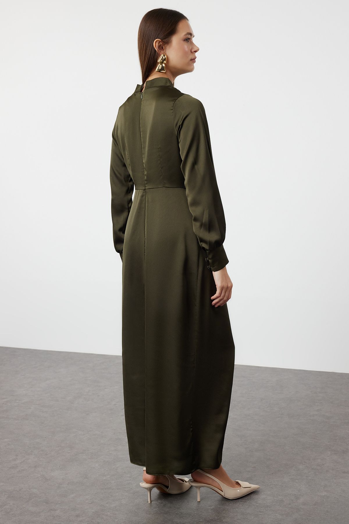 Trendyol Modest-Satin-Abendkleid - Dunkelkhaki, Kordelzug in der Taille TCTSS23DB00043 5
