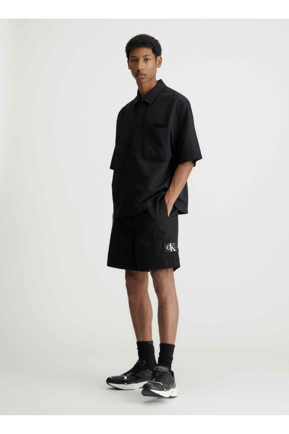 پیراهن / بلوز دکمه دار مشکی مردانه شلوار جین معمولی سیاه و سفید J30J325173BEH Calvin Klein