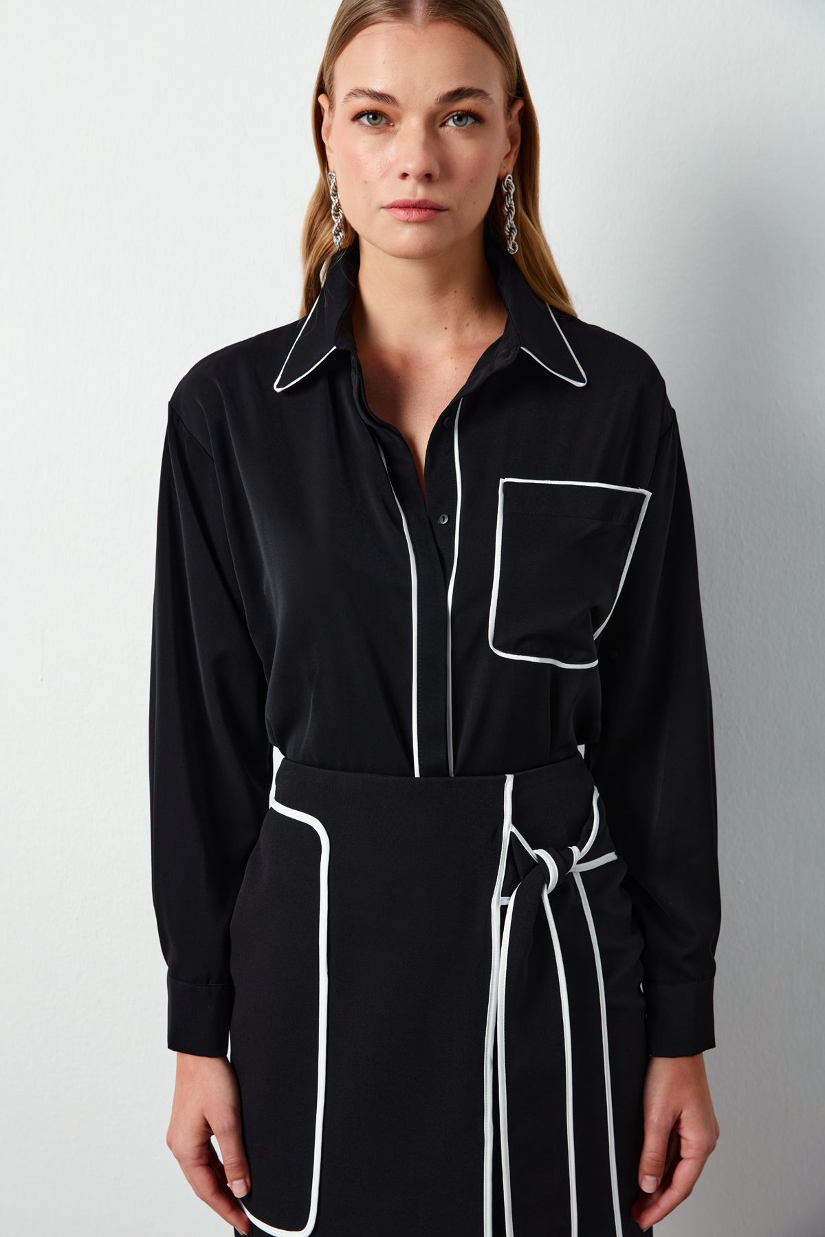Sateen-Casual Shirt with Pocket Detail - Black 3