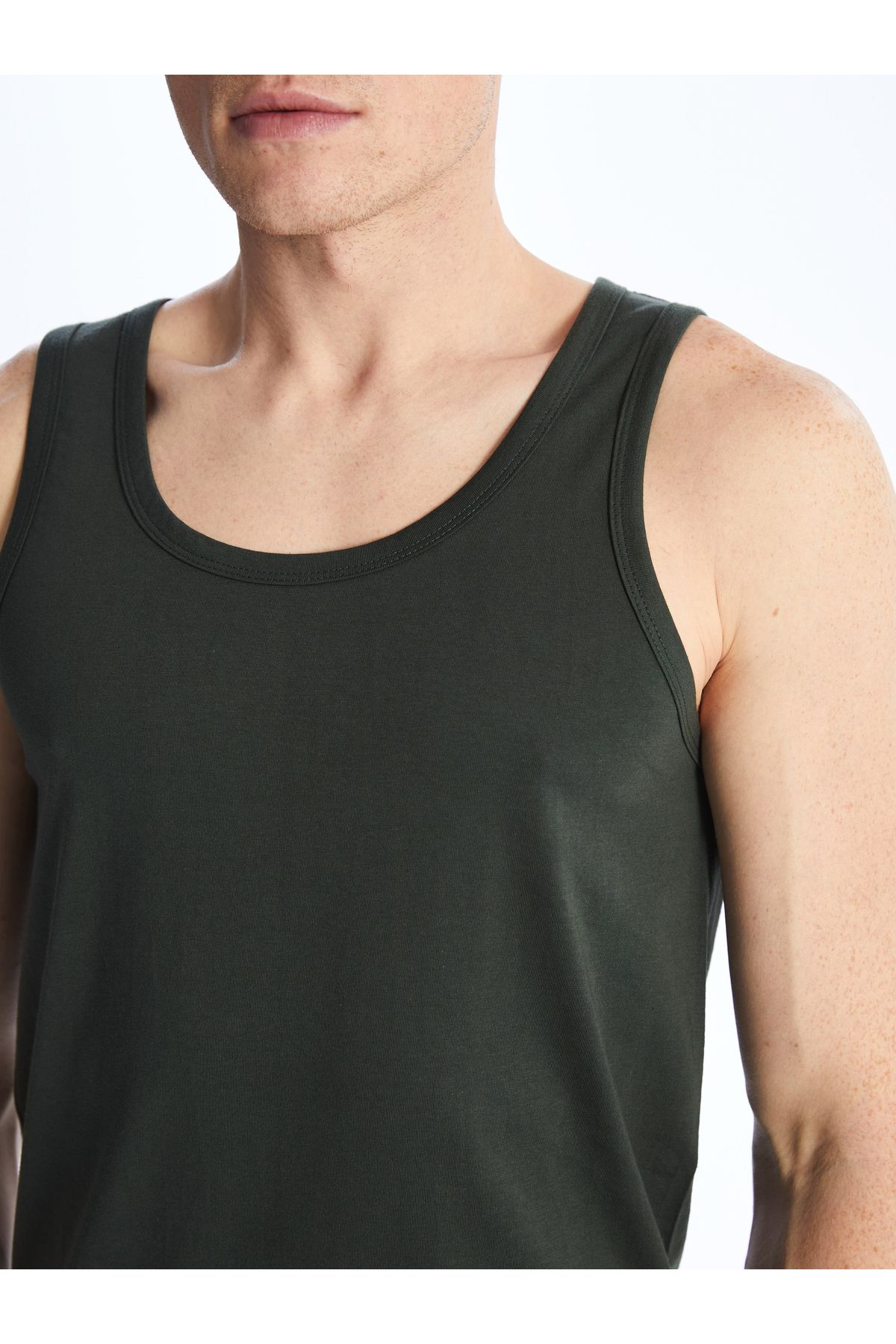 LC Waikiki-Herren-Unterhemd aus gekämmter Baumwolle – U-Kragen, 2er-Pack 5