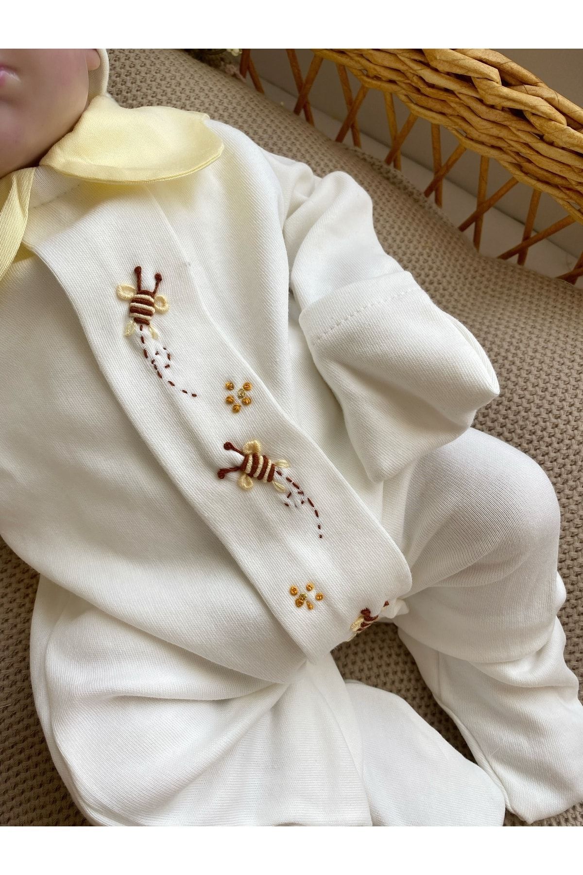 Mama Miel Baby Kız Bebek El Işlemesi Arılı Yenidoğan Tulum Ve Şapka Takımı fotoğrafı 3 (önizleme)