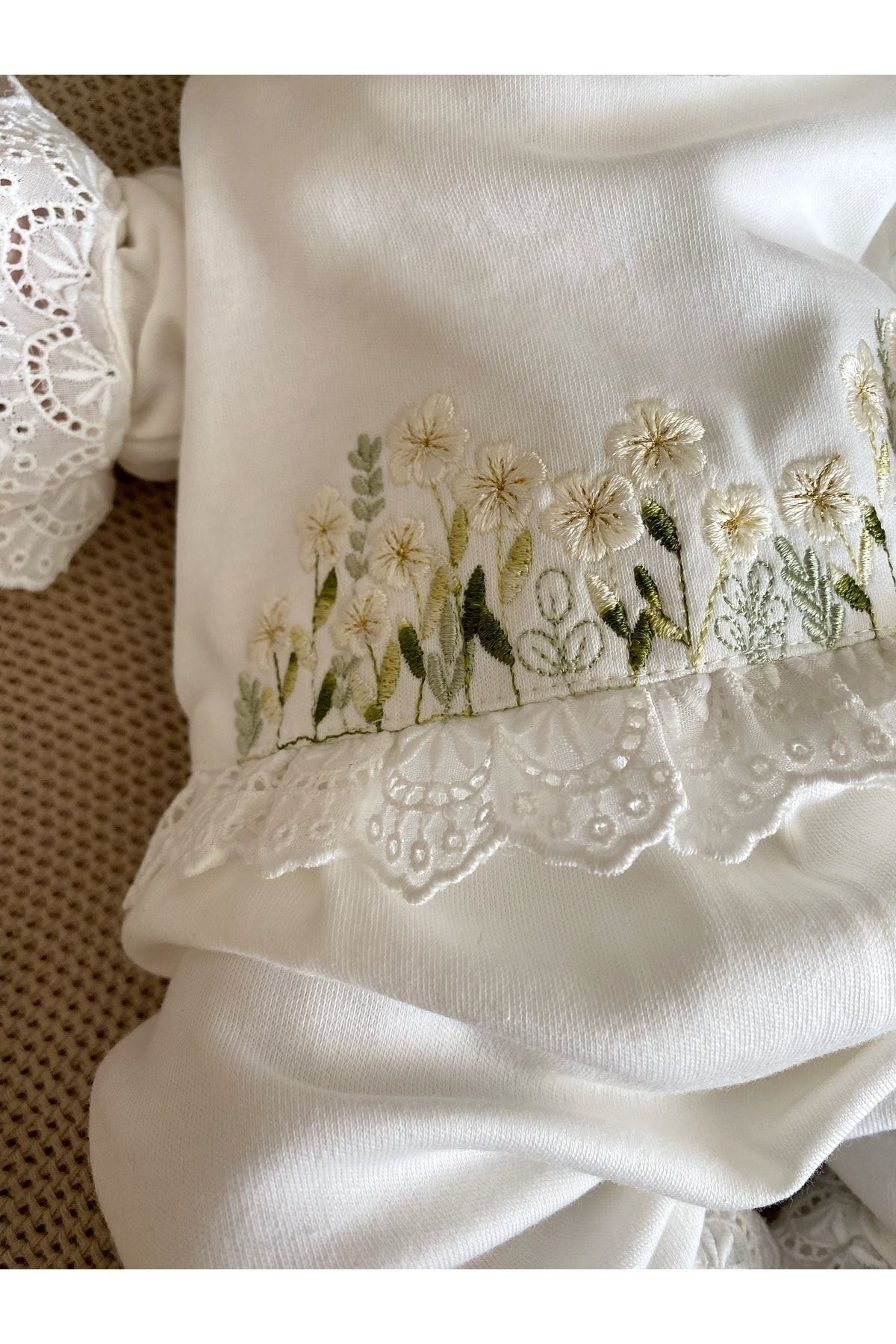 Mama Miel Baby Yazlık Papatya Nakış Ve Fisto Detaylı Kısa Kollu Patiksiz Yenidoğan Tulum Ve Şapkası fotoğrafı 4 (önizleme)