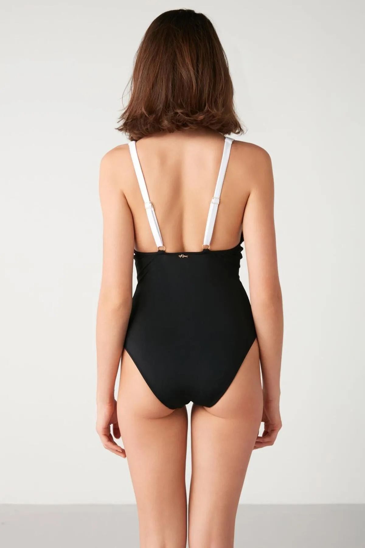 Kom-Cru Plain V-Neck Recovery Swimsuit 3
