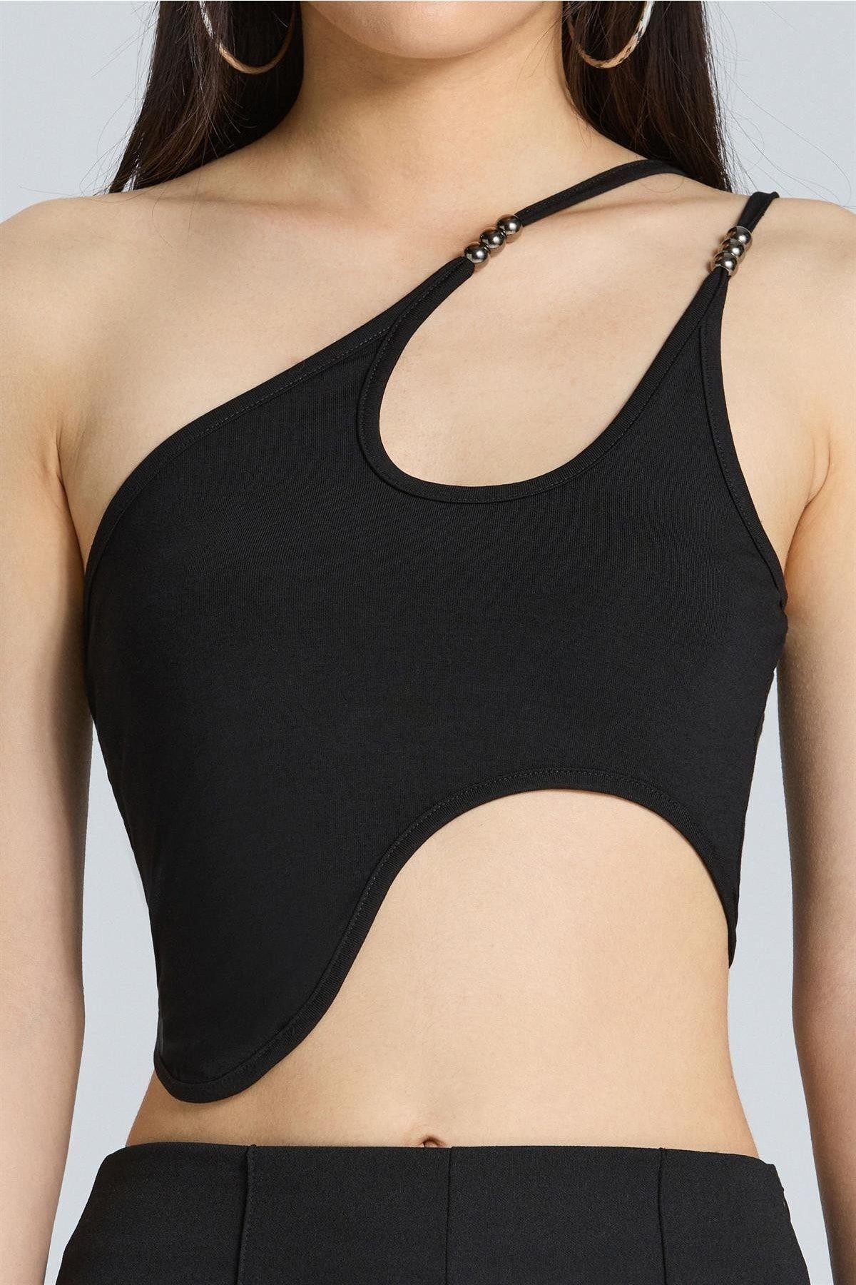 boutiquen-2540 Black Crop with Bead Strap Detail 4