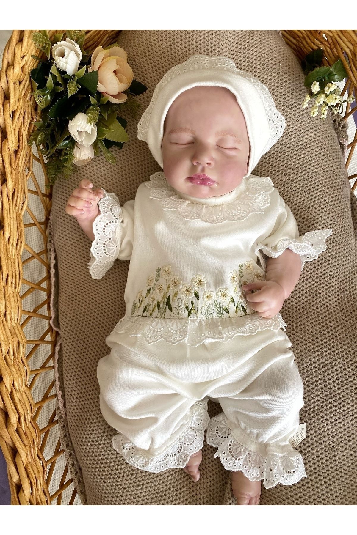 Mama Miel Baby Yazlık Papatya Nakış Ve Fisto Detaylı Kısa Kollu Patiksiz Yenidoğan Tulum Ve Şapkası fotoğrafı 2 (önizleme)