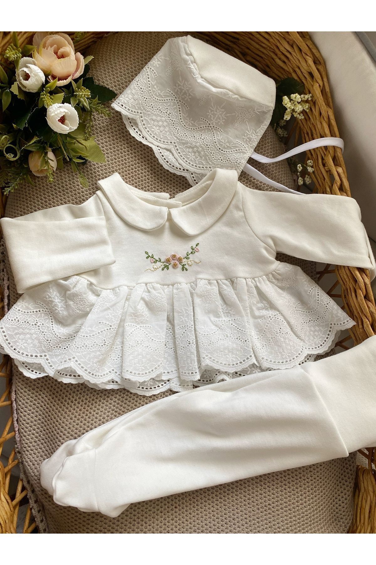 Mama Miel Baby El İşlemesi Detaylı Patikli Alt Fistolu Eldivenli Üst Fistolu Şapka Kız Bebek Hastane Çıkışı Takım fotoğrafı 2 (önizleme)