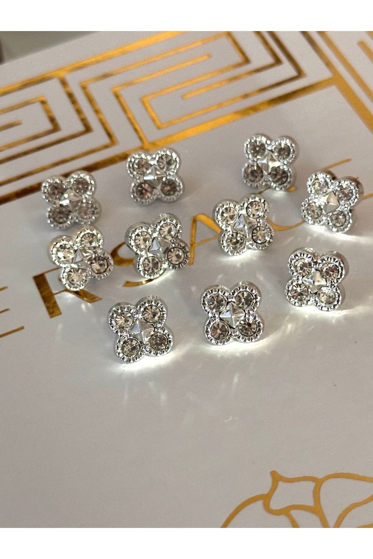 ODDA TASARIM ATÖLYESİ 4 taşlı kristal metalize gömlek düğmesi