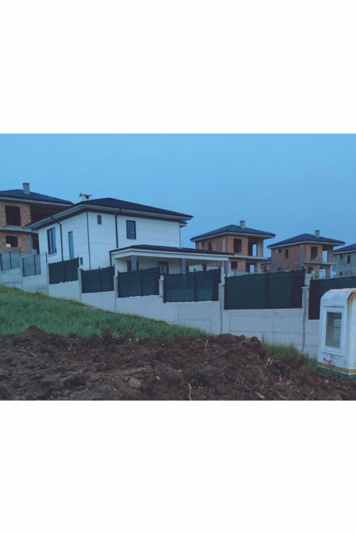 %95'lik 1m X 10m Gölgelik-bahçe Çit Filesi-şeritli Halkalı - Koyu Yeşil 6