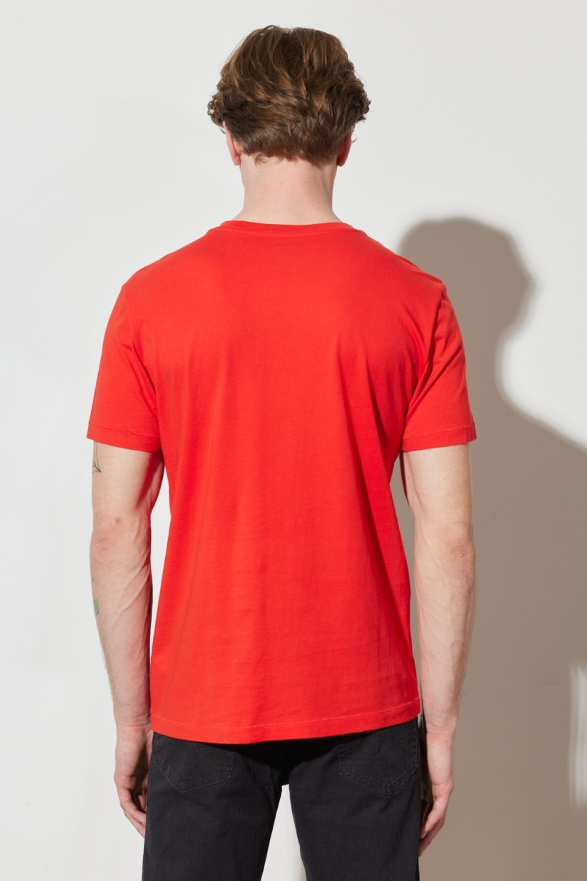 تی شرت قرمز مردانه به طور منظم مناسب برش طبیعی 100 ٪ یقه دوچرخه پنبه T shirt Wrangler