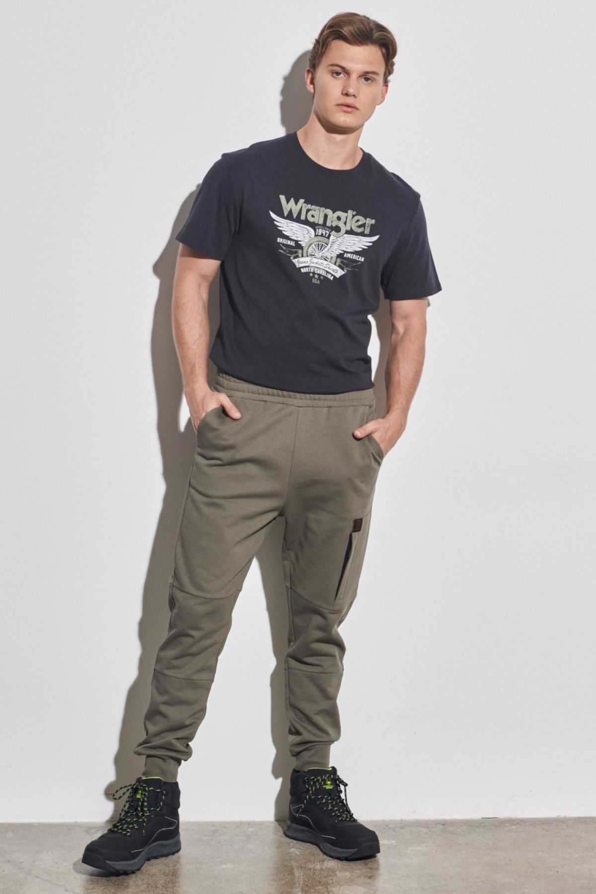 WRANGLER-Φούτερ Jogger με κανονική εφαρμογή 100% βαμβακερό χακί 1