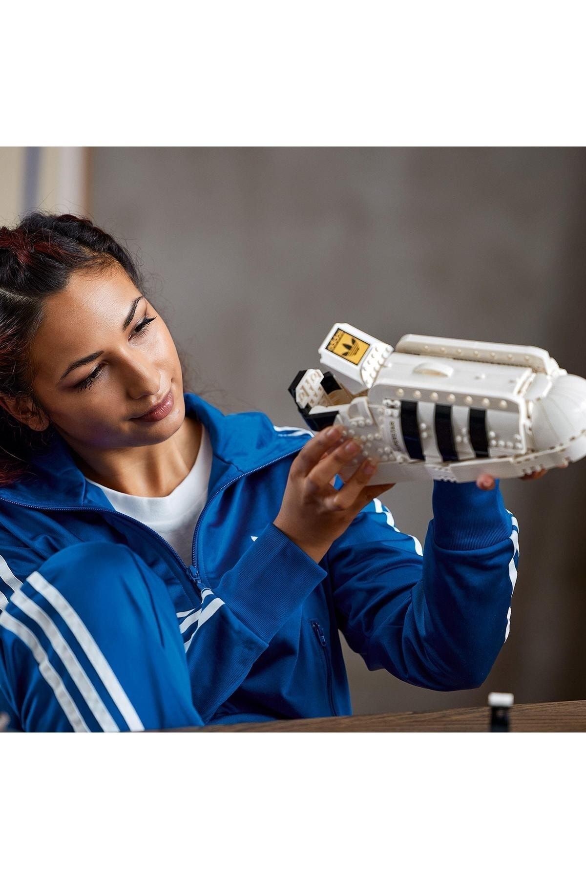 LEGO-adidas Originals Superstar 10282 Production Set; Make Iconized Sneakers (731 Pieces) 4