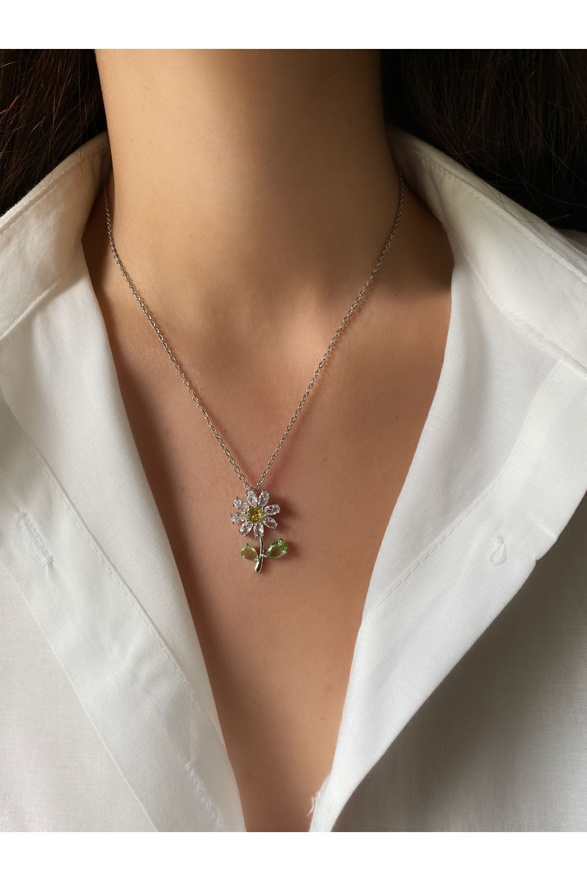 14k Gold Plated Daisy Women's Necklace Decorated With Diamonds