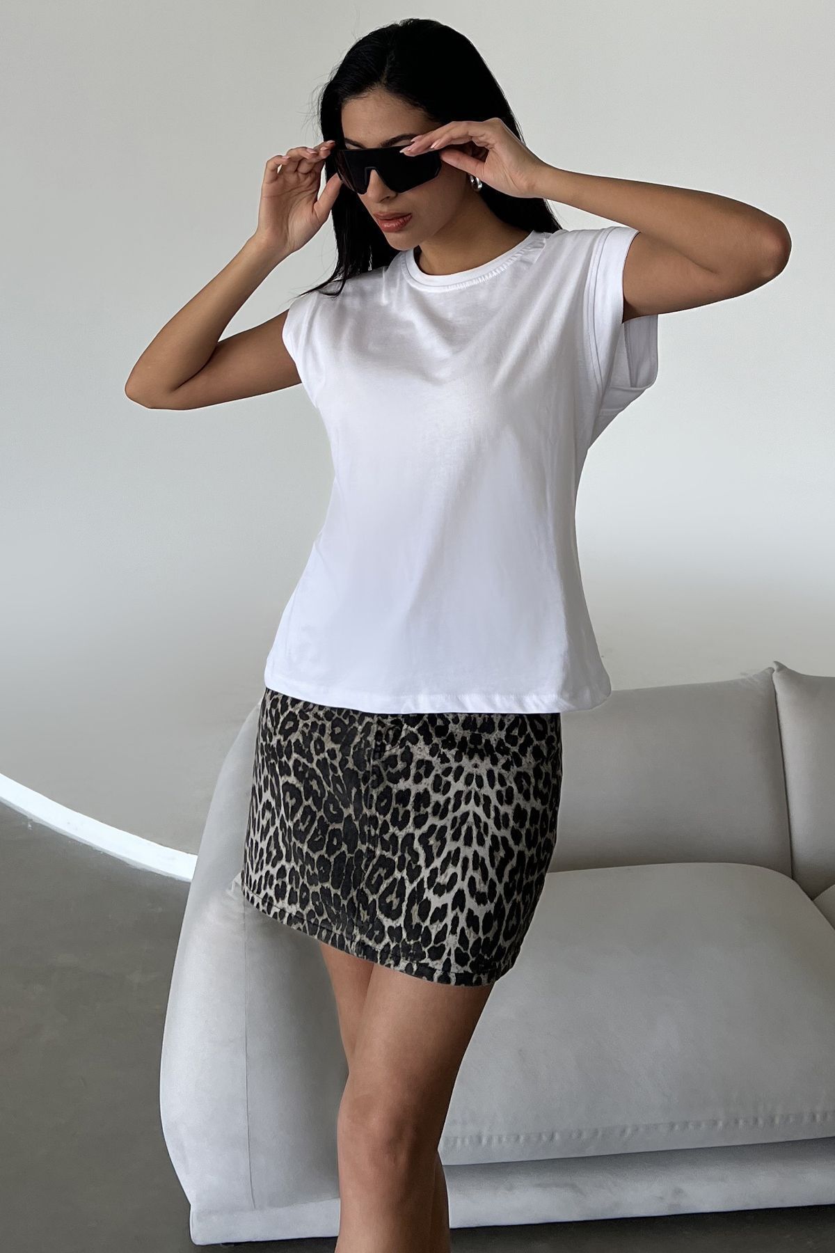 Domoda-White Boxy Cut 100% Cotton Women's T-Shirt - Zero Sleeve @campania 3
