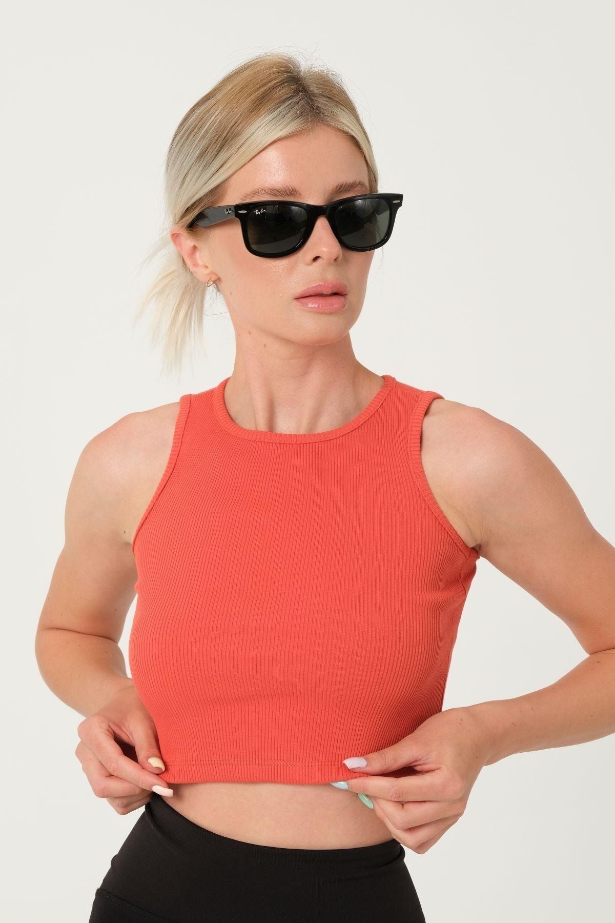 Domoda-Orangefarbenes Crop-Top mit Neckholder und gestrickter, gerippter Sportlerbluse 4
