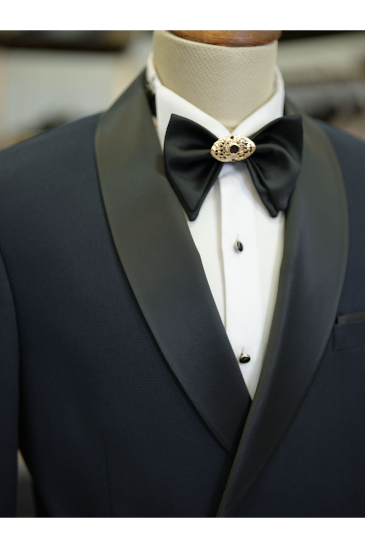LONATOLİA-Men's Italian Style Slim Fit Double Breasted Jacket and Trousers - Groom's Gold Buckle, Shawl Collar, Bow Tie 3