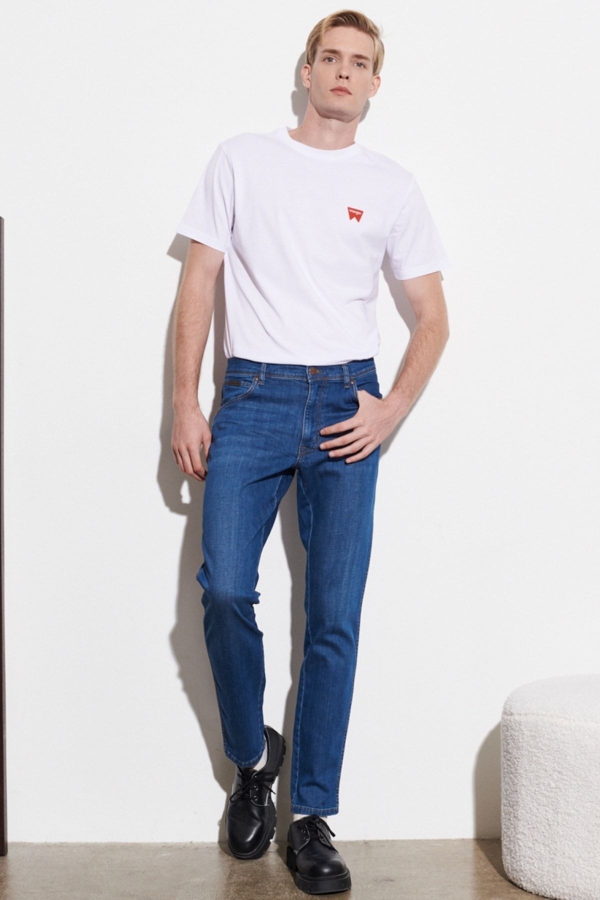 شلوار جین کشش آبی با کمر کم تناسب معمولی مخروطی تگزاس Wrangler