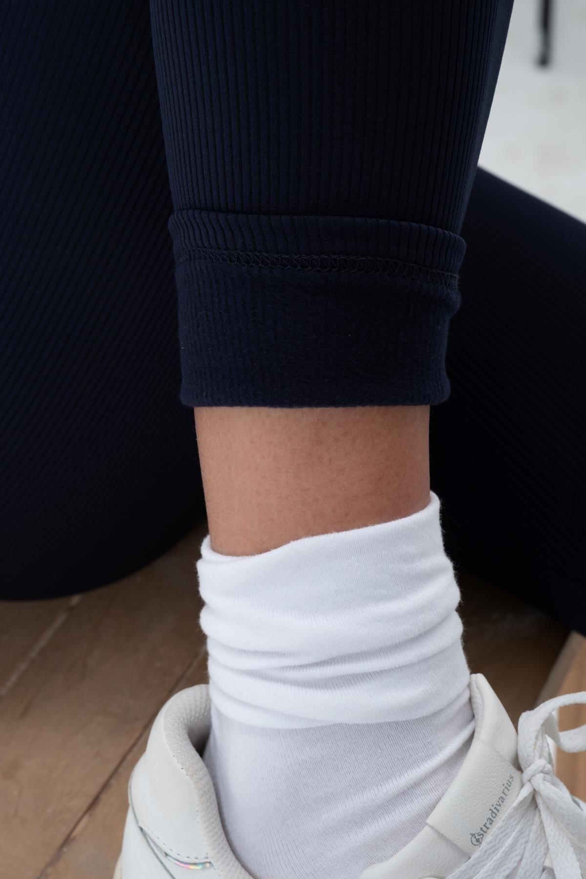 Domoda-Marineblaue Fleece-Innenseite, elastisch, erhöht, gerippt, geraffte Interlock-Winterstrick-Leggings @verona 3